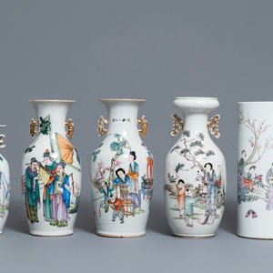 Cinq vases en porcelaine de Chine famille rose et qianjiang cai, 19/20ème — photo 1