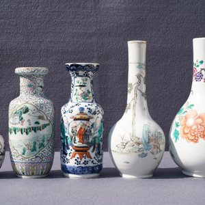 Cinq vases en porcelaine de Chine famille rose et verte, 19ème — photo 8