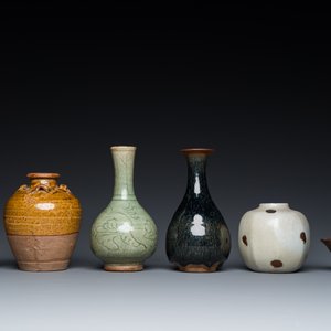 Cinq vases et un bol aux émaux monochromes, Chine, Yuan et postérieur — photo 5