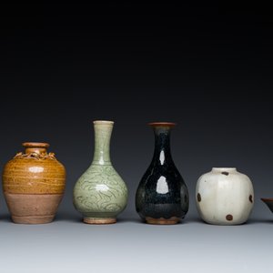 Cinq vases et un bol aux émaux monochromes, Chine, Yuan et postérieur — photo 4