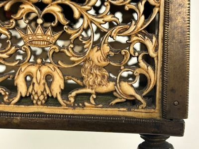 Coffret en os de morse réticulé aux montures en laiton, Kholmogory, Russie, 17ème — photo 14