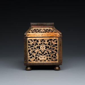 Coffret en os de morse réticulé aux montures en laiton, Kholmogory, Russie, 17ème — photo 4