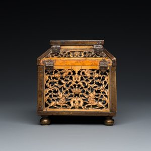 Coffret en os de morse réticulé aux montures en laiton, Kholmogory, Russie, 17ème — photo 5