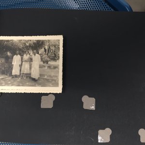 Collection africaine de figures, bracelets, armes et album de photos, 19e-20e — photo 28