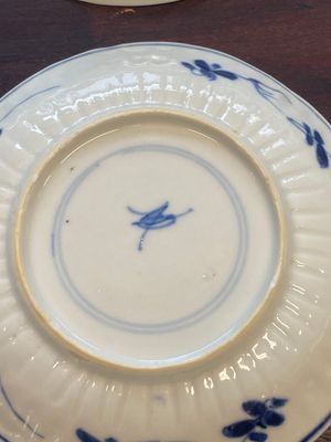 Collection de 15 tasses et 19 soucoupes en porcelaine de Chine en bleu et blanc, Kangxi/Yongzheng — photo 14