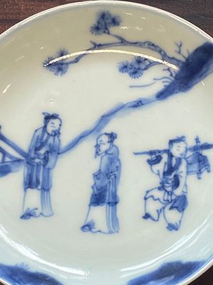 Collection de 15 tasses et 19 soucoupes en porcelaine de Chine en bleu et blanc, Kangxi/Yongzheng — photo 25