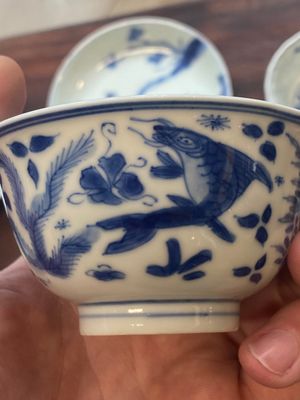Collection de 15 tasses et 19 soucoupes en porcelaine de Chine en bleu et blanc, Kangxi/Yongzheng — photo 38