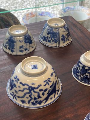 Collection de 15 tasses et 19 soucoupes en porcelaine de Chine en bleu et blanc, Kangxi/Yongzheng — photo 45