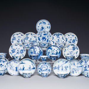 Collection de 15 tasses et 19 soucoupes en porcelaine de Chine en bleu et blanc, Kangxi/Yongzheng — photo 1