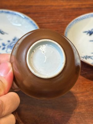 Collection de 23 tasses et soucoupes en porcelaine de Chine, Kangxi/Qianlong — photo 17