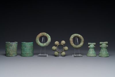 Collection de bracelets en bronze et de cloches d'animaux, Vietnam et Cambodge, 4ème/1er av. J.C