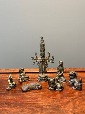 Collection de sculptures et de presse-papiers en bronze, Chine et Sino-Tibet, Qing — photo 1