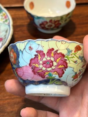 Collection de sept pièces en porcelaine de Chine famille rose à décor de feuilles de tabac, Qianlong — photo 15