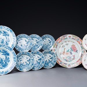 Collection variée de 11 pièces en porcelaine de Chine en bleu et blanc et famille rose, Yongzheng/Qianlong — photo 1
