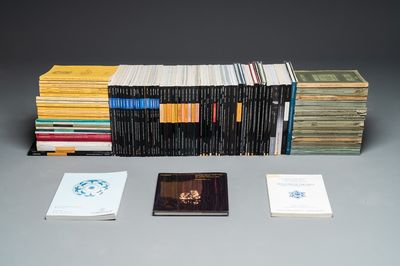 Collection variée de 113 anciens catalogues de vente aux enchères d'art chinois de Christie's et Sotheby's, années 1960 et après