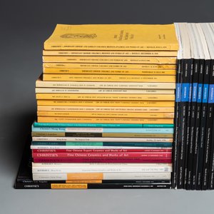 Collection variée de 113 anciens catalogues de vente aux enchères d'art chinois de Christie's et Sotheby's, années 1960 et après — photo 2