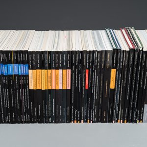 Collection variée de 113 anciens catalogues de vente aux enchères d'art chinois de Christie's et Sotheby's, années 1960 et après — photo 3