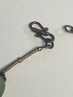 Collection variée de 16 pièces de bijoux et boîtes, dont du jade, de l'or et de l'argent, Chine, 19ème — photo 44