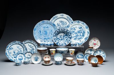 Collection variée de 45 pièces en porcelaine de Chine, Kangxi et postérieur