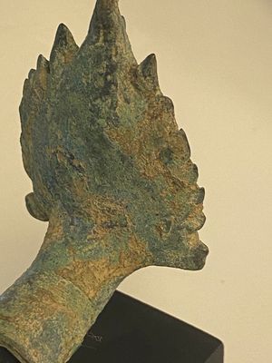 Collection variée de crochets, d'une cloche et d'un poignard de palanquin khmer en bronze, époque d'Angkor Wat, Thaïlande, 12ème — photo 23