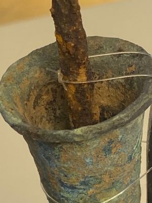 Collection variée de crochets, d'une cloche et d'un poignard de palanquin khmer en bronze, époque d'Angkor Wat, Thaïlande, 12ème — photo 28