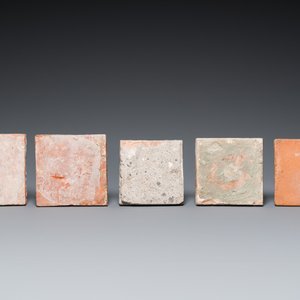 Collection variée de cruches en grès, de carreaux et de littérature sur ces sujets, 14ème et après — photo 17