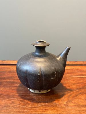 Collection variée de huit pièces en porcelaine de Chine monochrome, Tang/Ming — photo 15