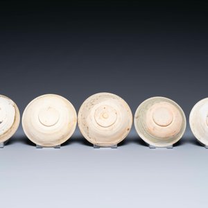 Collection variée de huit pièces en porcelaine de Chine monochrome, Tang/Ming — photo 3