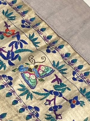 Collection variée de panneaux en soie brodée, un couvre-éventail et des badges de rang, 19ème — photo 46