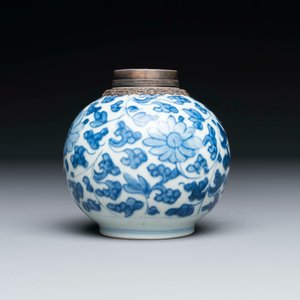 Collection variée de sept pièces en porcelaine de Chine et émaux de Canton, Kangxi et postérieur — photo 11