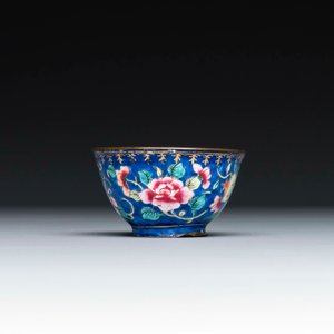 Collection variée de sept pièces en porcelaine de Chine et émaux de Canton, Kangxi et postérieur — photo 15