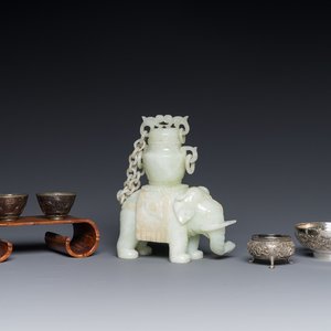 Collection variée de six objets, y compris jade et argent, Chine, 19/20ème — photo 1