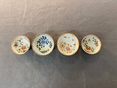 Collection variée de tasses et soucoupes en porcelaine de Chine, 18/19ème — photo 11