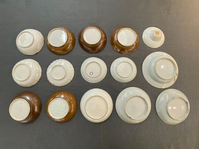 Collection variée de tasses et soucoupes en porcelaine de Chine, 18/19ème — photo 23
