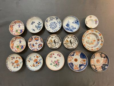 Collection variée de tasses et soucoupes en porcelaine de Chine, 18/19ème — photo 10