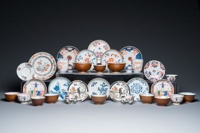 Collection variée de tasses et soucoupes en porcelaine de Chine, 18/19ème