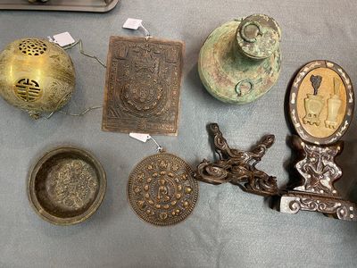 Collection variée en bois, bronze et cuivre, Chine et Tibet, 19/20ème — photo 1