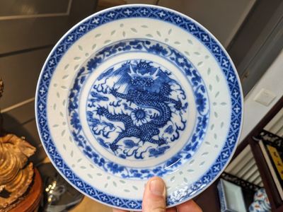 Collection variée en porcelaine de Chine en bleu et blanc et famille rose, 18/19ème — photo 7