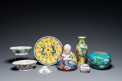 Collection variée en porcelaine de Chine famille rose et qianjiang cai, 19/20ème