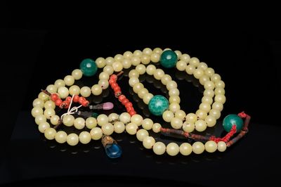 Collier mandarin composé de perles en verre, Chine, 19ème