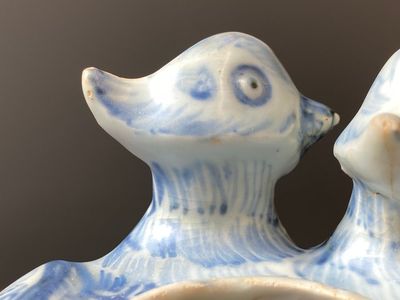 Compte-gouttes en forme de canards jumeaux en porcelaine de Chine en bleu et blanc, Ming — photo 13