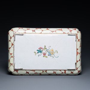 Coupe de forme rectangulaire en émaux de Canton, Chine, Yongzheng — photo 2