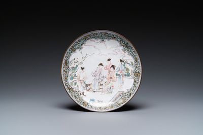 Coupe en émaux de Canton à décor de joueurs de flûte au dos partiellement en rouge de rubis, Yongzheng