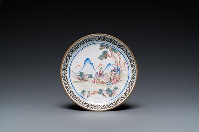 Coupe en émaux de Canton à décor de joueurs de go, Chine, Yongzheng/Qianlong