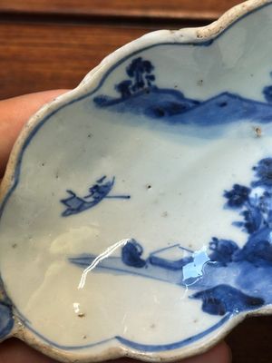 Coupe en forme de feuille en porcelaine de Chine en bleu et blanc de type ko-sometsuke pour le Japon, Tianqi — photo 3