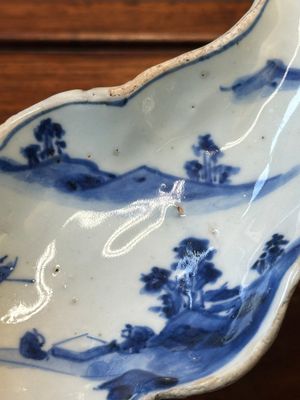 Coupe en forme de feuille en porcelaine de Chine en bleu et blanc de type ko-sometsuke pour le Japon, Tianqi — photo 4