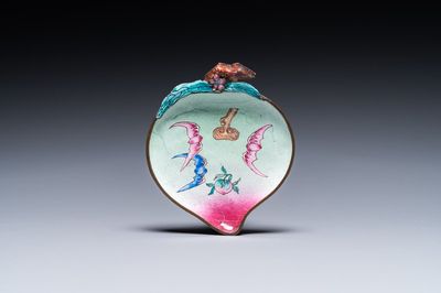 Coupe en forme de pêche en émaux de Canton, Chine, Yongzheng