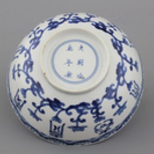 Coupe en porcelaine de Chine, bleu et blanc, avec caractères, Kangxi, 18e — photo 2