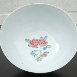 Coupe en porcelaine de Chine décorée en relief, famille rose, Yongzheng, 1722-1735 — photo 5
