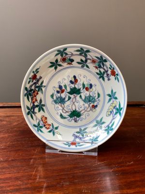 Coupe en porcelaine de Chine doucai à décor de 'sanduo', Kangxi — photo 1